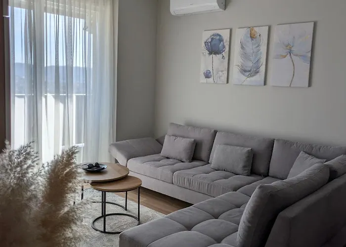 Golden View Apartment *